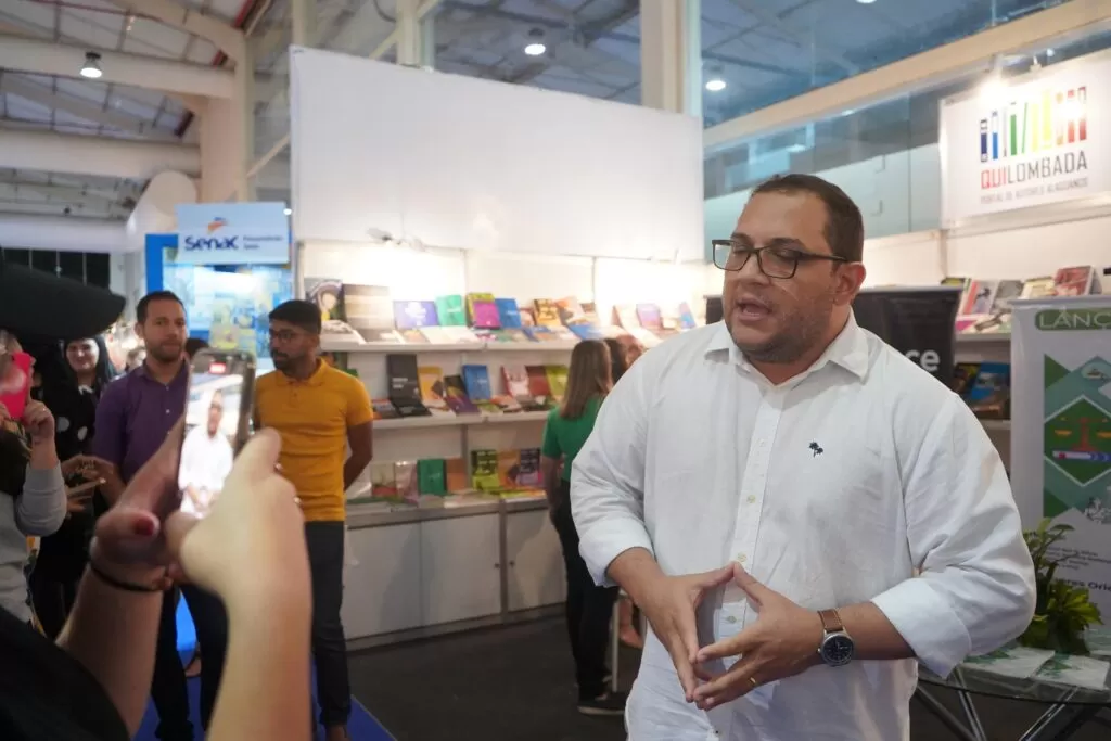 Faculdade Delmiro Gouveia na Bienal do Livro de Alagoas - Foto 1